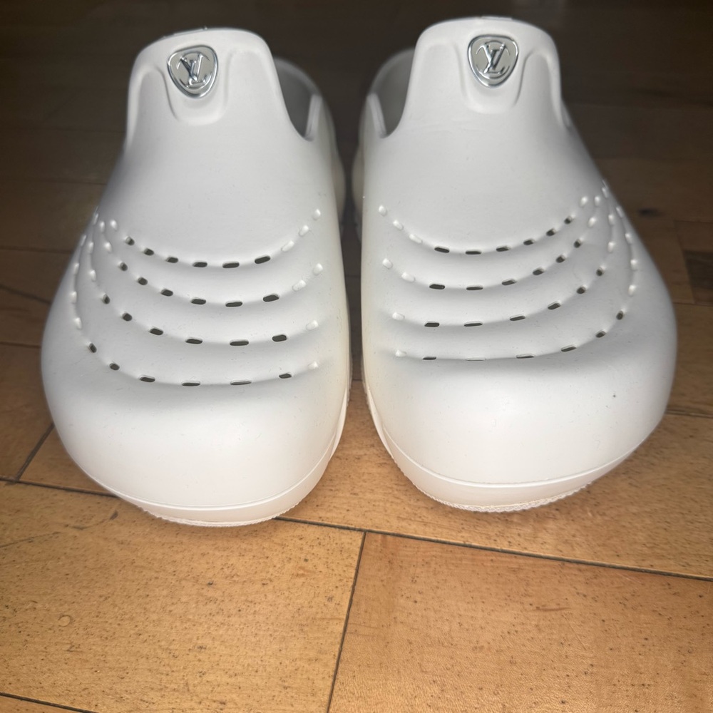LOUIS VUITTON LV White Shark Clogs Men’s LV Size 10 - Picture 2 of 10
